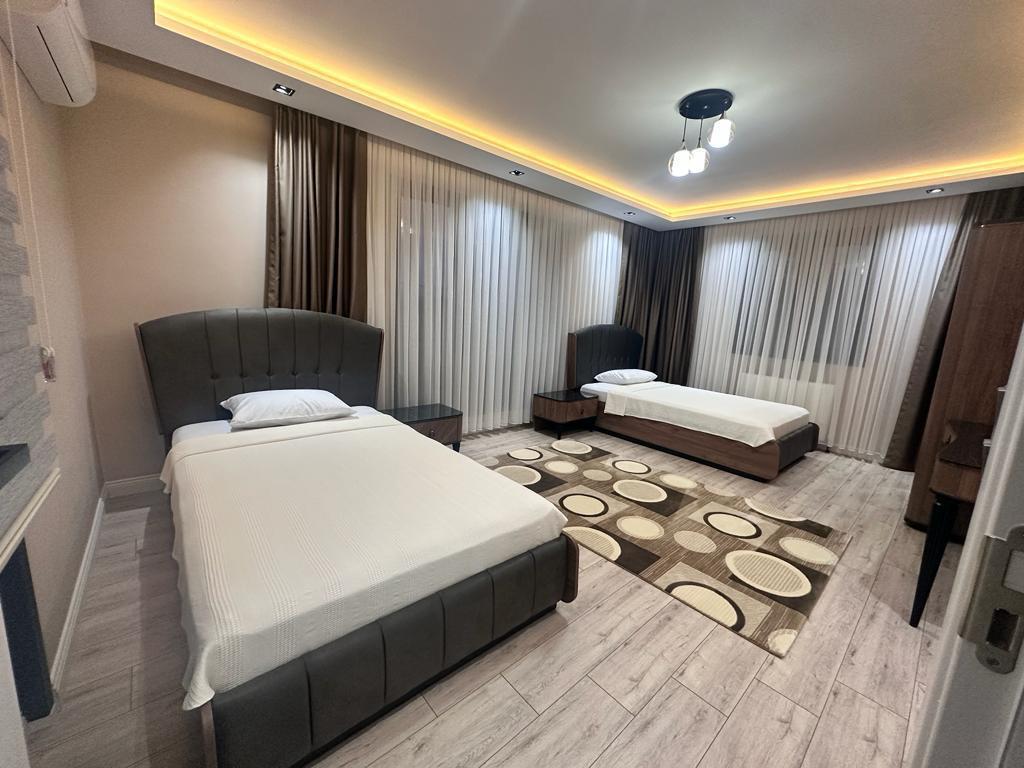 ARAKLI HÜRRİYET MAHALLESİNDE HAVUZLU LÜKS SATILIK VİLLALAR